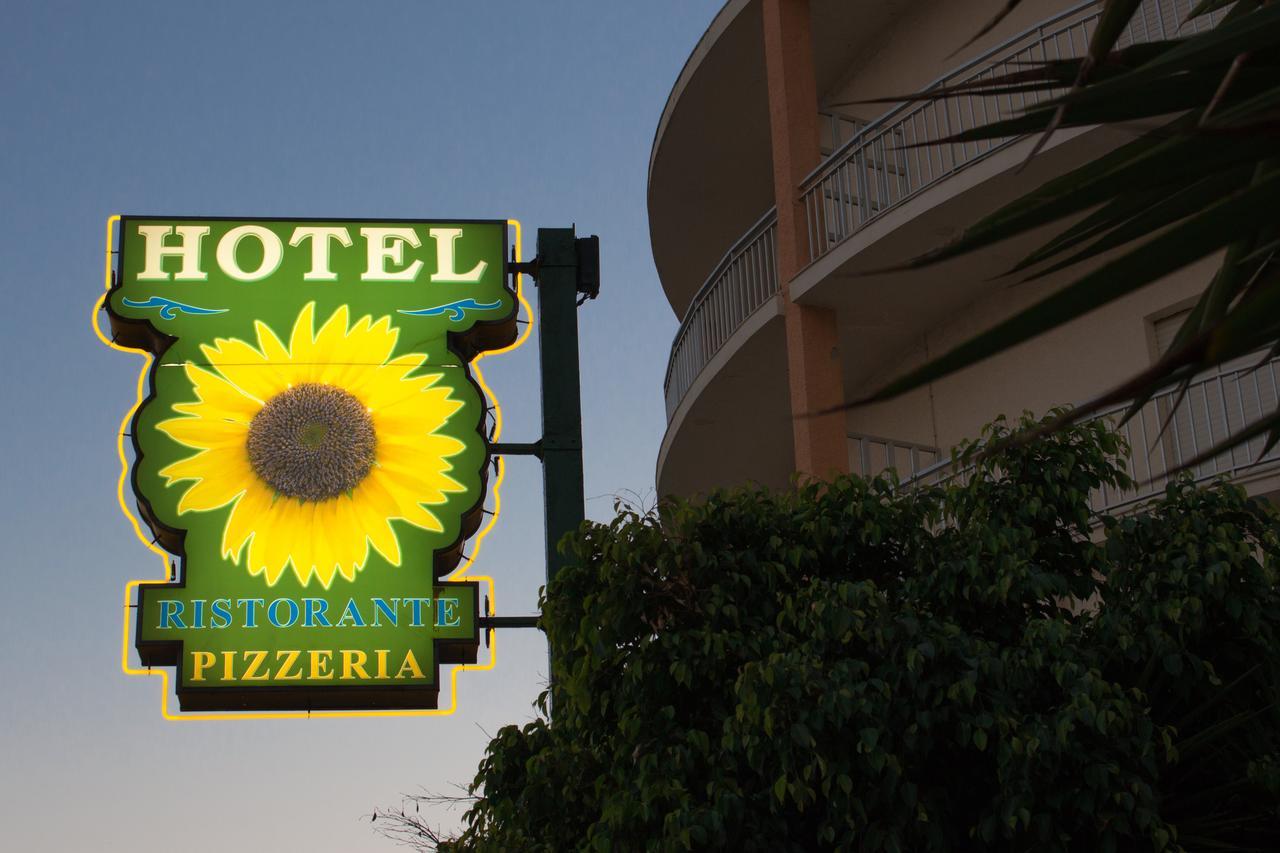 Hotel Il Girasole Бова-Марина Екстер'єр фото